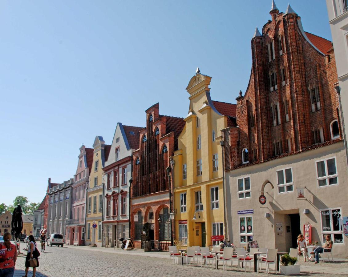 Ferienhaus Zum Hafen In Altefaehr Bagian luar foto