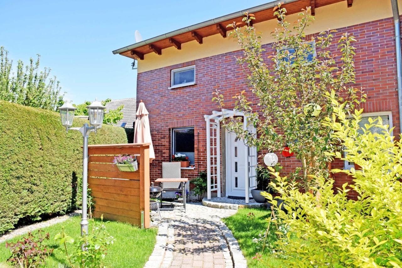 Ferienhaus Zum Hafen In Altefaehr Bagian luar foto