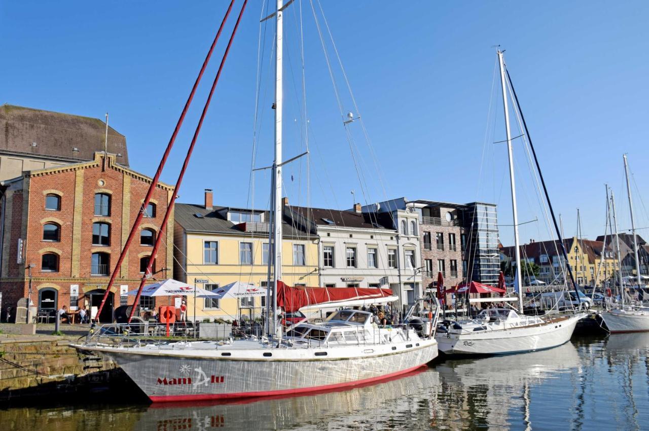 Ferienhaus Zum Hafen In Altefaehr Bagian luar foto
